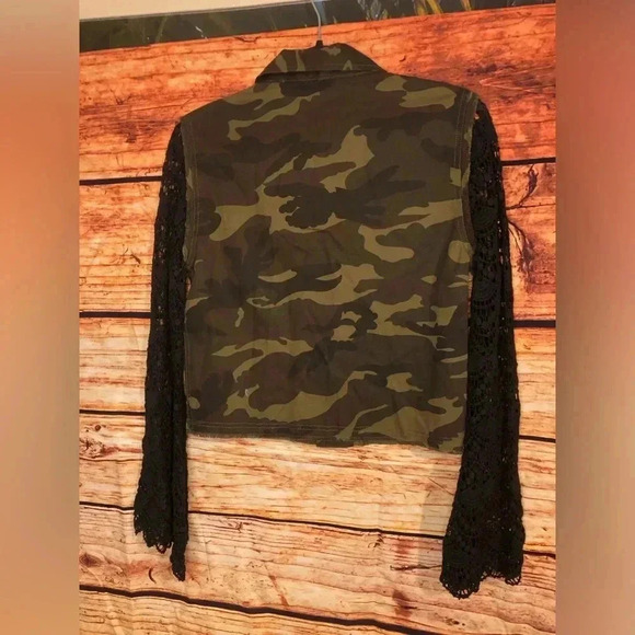 Lace Sleeve Camo Jacket - Picture 10 of 16